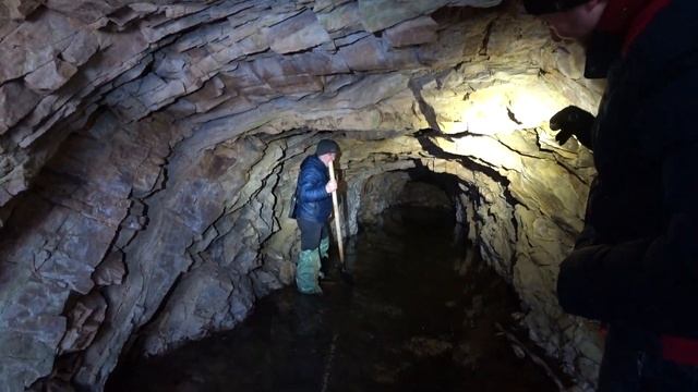 УШЛИ ПОД ЛЁД В ПЕЩЕРЕ. Наткнулись на череп. смотреть онлайн