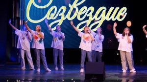 Ансамбль"Гармония" старшая группа. Мы-твоё будущее, Россия!