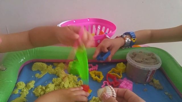 ИГРА КИНЕТИЧЕСКИМ ПЕСКОМ ОБЗОР/ KINETIC SAND PLAYING