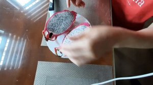 Как правильно разрезать питахайю (он же драконий фрукт ?)