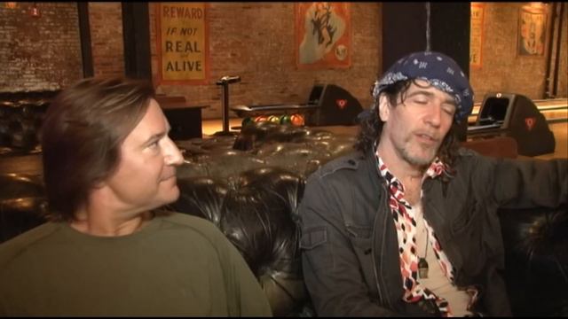 Tom Gruber interviewing the Spin Dr's Eric Schenkman, 2013 смотреть онлайн