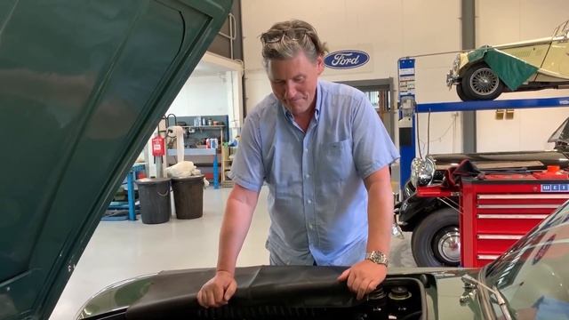 Aston Martin DB4GT | Ремонт олдтаймера в Южной Африке! смотреть онлайн