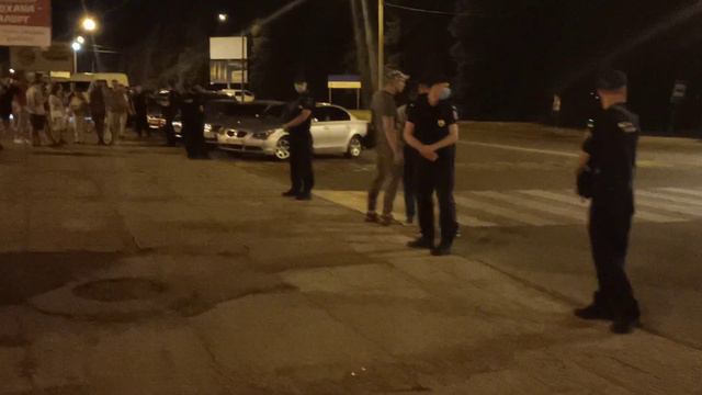 Посмотреть салют в Кривом Роге собрались сотни людей смотреть онлайн