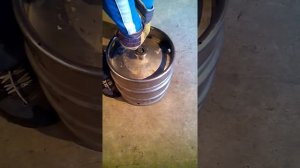 Открыть пивной кег тип А.