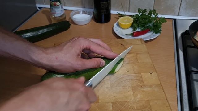 Бомба-салат из кабачков (цукини) и креветок смотреть онлайн