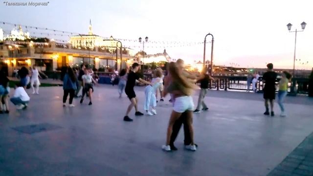 Уличные танцы на Кремлевской набережной в Казани смотреть онлайн