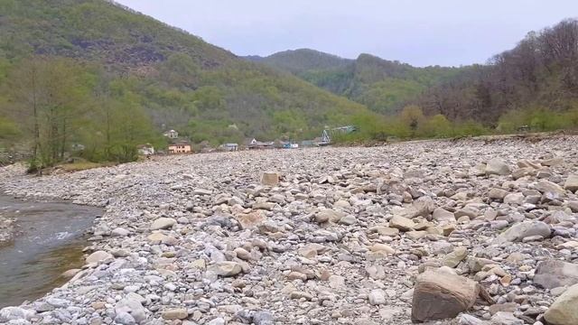 ?ЛАЗАРЕВСКОЕ.СОЧИ.Тхагапш,огромные валуны и сказочная река!!!!! смотреть онлайн