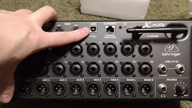 Behringer XR18 Unboxing