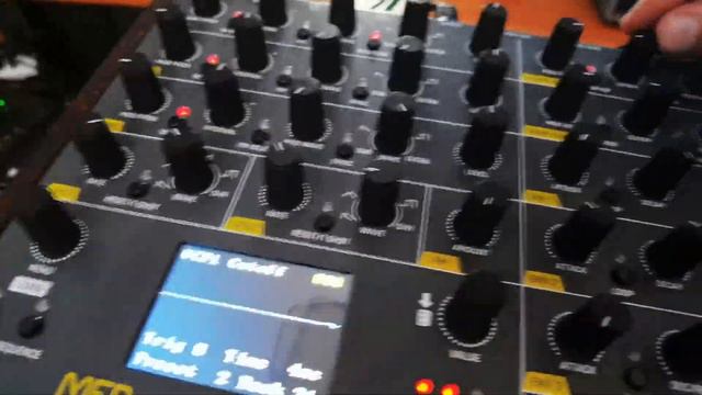 MFB Synth Pro dual Flash! смотреть онлайн