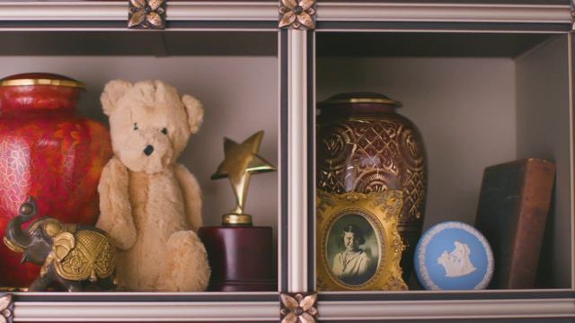 How To Personalize A Glass-Front Niche | Arbor Memorial