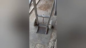 Тележка для транспортировки углекислого баллона.