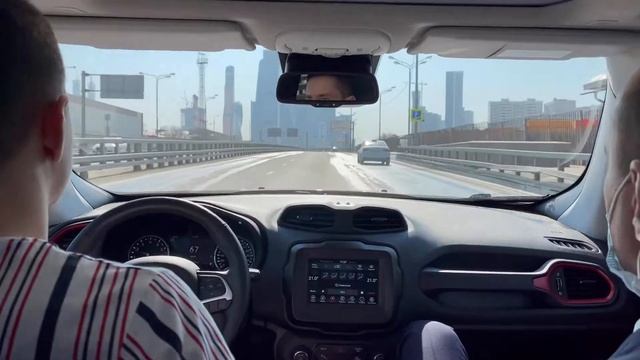 Jeep Renegade 2020 - от первого лица (компактный и брутальный) смотреть онлайн