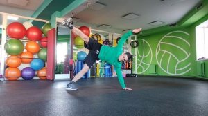 Как научиться делать аир твист, air twist из power move | видео урок