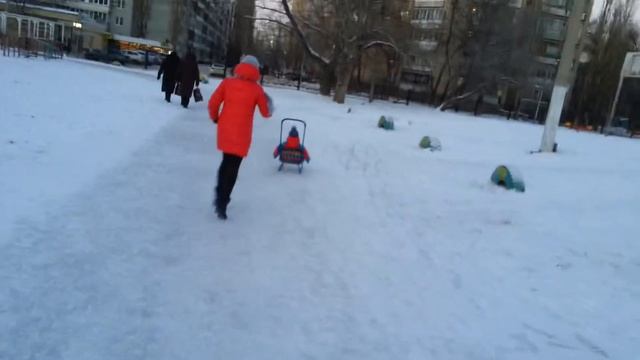 Уникальное изобретение для катание детей на санках смотреть онлайн