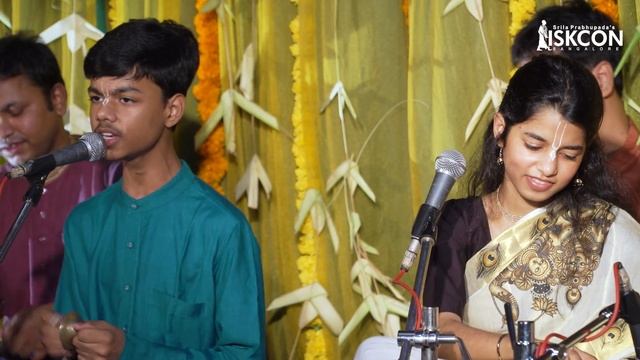 Hare Krishna Kirtan | Maithili Thakur | Krishna Bhajan