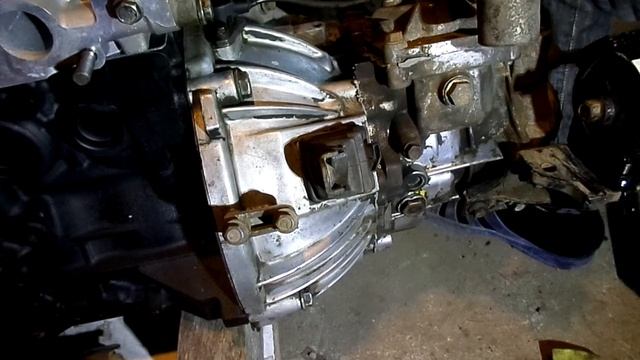 РЕМОНТ ДВС 141   Устанавливаем левую подушку  двигателя  Джили МК  копия  двгателя TOYOT A4 FE