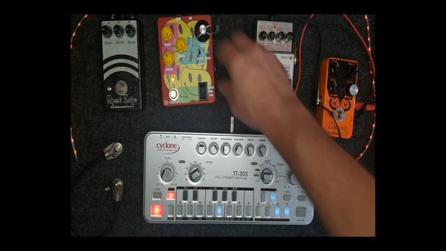 Cyclone Analogic Bass Bot TT-303 augmented with Synth Pedals. смотреть онлайн