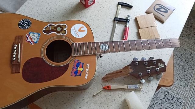 Как приклеить голову грифа к гитаре? Сломался гриф акустической гитары. смотреть онлайн