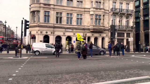 LONDON WALK 4K Westminster Abbey - British Parliament - Westminster Bridge - Queens Way March 2021