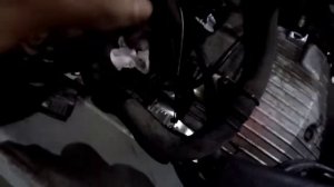 СНЯТИЕ КАРБЮРАТОРОВ НА ЯМАХА ТДМ 850/ПЕРЕЛИВАЕТ МОТОЦИКЛ/ПОРВАЛИСЬ ВАКУУМНЫЕ РЕЗИНКИ .