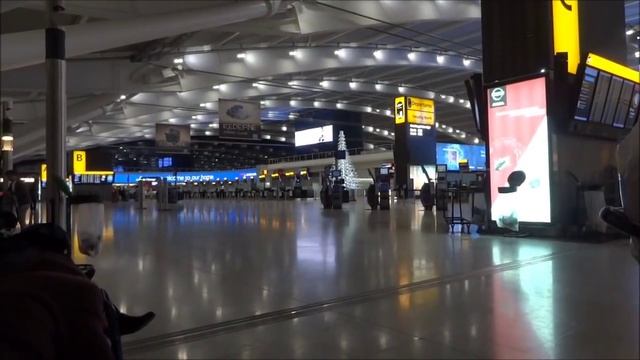 Новогодняя Елка в Аэропорту Хитроу Лондон смотреть онлайн