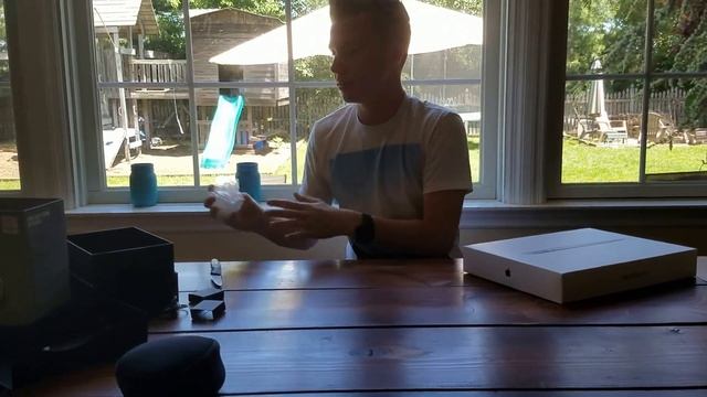 Unboxing the MacBook Air and Beats solo2 wireless смотреть онлайн