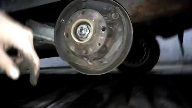Замена задних тормозов на ВАЗ 2108-2115. Подробно. Часть 1..mp4 смотреть онлайн