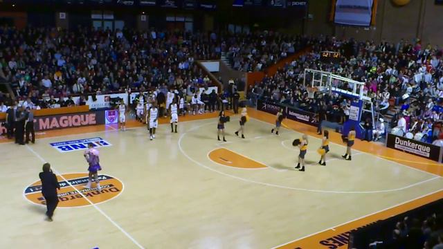 Quand un supporter du Cholet Basket envoie du rêve contre le BCM Gravelines Dunkerque ! смотреть онлайн