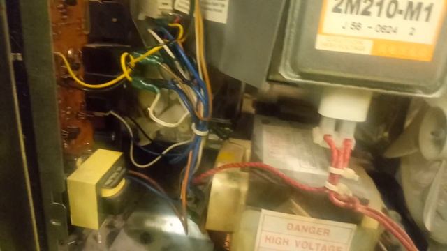 ремонт микроволновки трещит, работает при открытой дверце BORK MW IIEI 2323 смотреть онлайн