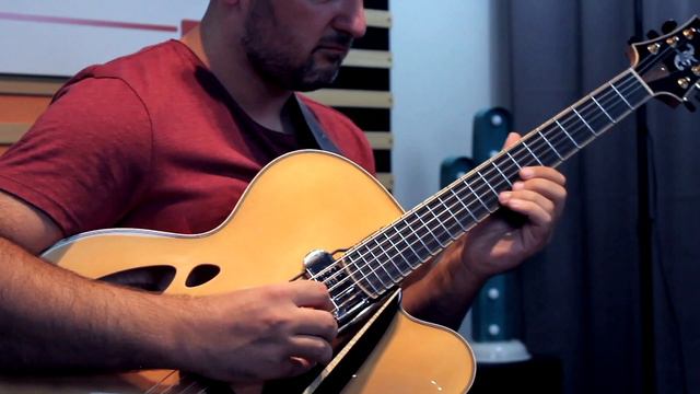 Daniele Cordisco with his ''Navona'' custom Archtop guitar by Leonardo Manni, Drapsound studios смотреть онлайн