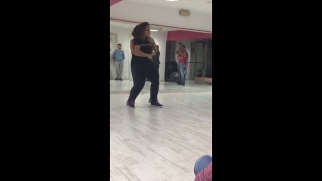 Clases de bachata Raquel Pombar смотреть онлайн