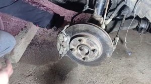 Как снять передний тормозной диск Ford Focus 1 #RAZNOBOY #фордфокус1 #FordFocus1