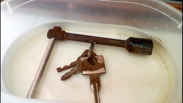 Как убрать ржавчину с ключей и инструмента. И предотвратить её появление вновь. смотреть онлайн