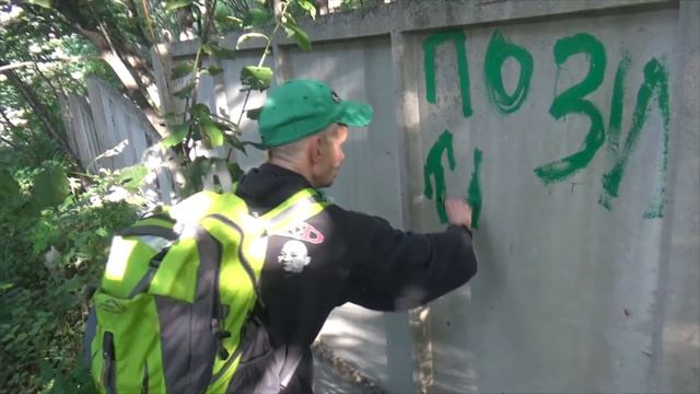 эльза и позитив спасают панк стену смотреть онлайн