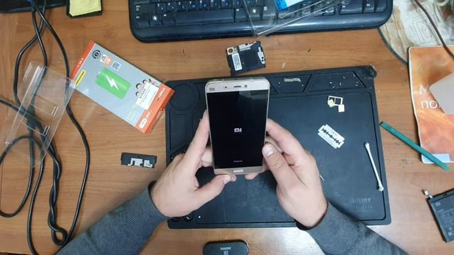 Простой_Ремонт_Замена_Акуммулятора_Xiaomi_MI_5 смотреть онлайн