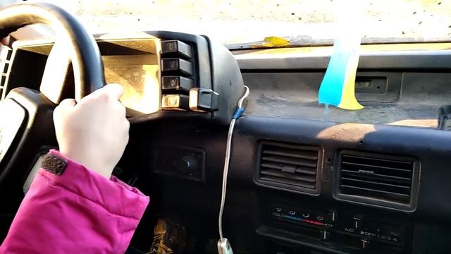 Школьница за рулём внедорожника. Первый раз села за руль. Её реакция?!?!?!?!?! смотреть онлайн