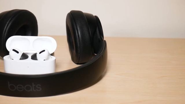 Apple AirPods Pro vs Beats Solo Pro Mic Test | Featured Tech (2021) смотреть онлайн