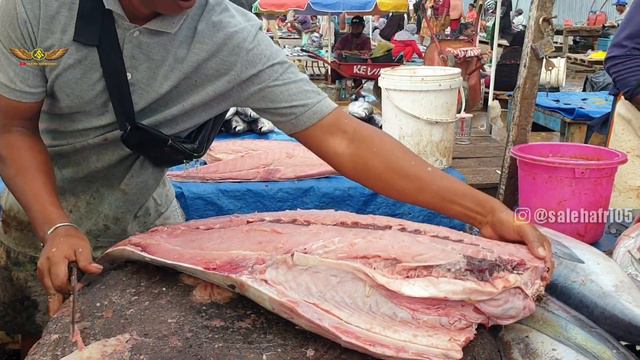 Keterampilan Memotong Ikan Tuna Super Besar - Cara Memotong Ikan Tuna Super Besar смотреть онлайн