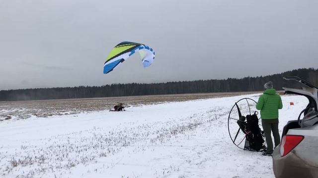 Пилот брал погонять dudekwarp18 с его слов,на посадке решил воздать молитвы этому чудесному крылу? смотреть онлайн
