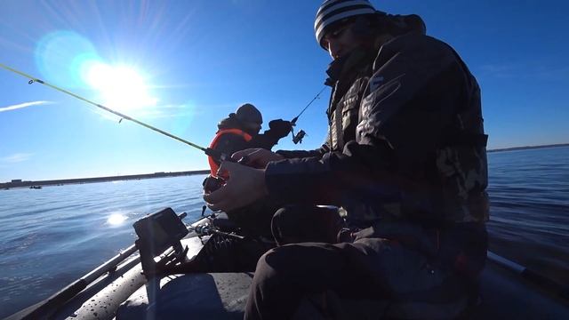Ловля корюшки с лодки I Финский залив I Южная Дамба I Весна 2022 смотреть онлайн