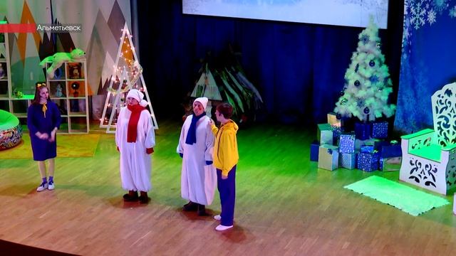 Новогоднее представление организовал центр детско-юношеского творчества Альметьевска смотреть онлайн