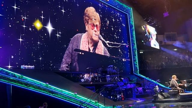 Elton John - Cold heart - Mercedes-Benz-Arena Berlin 8.5.23 / 23/5/8 - смотреть онлайн
