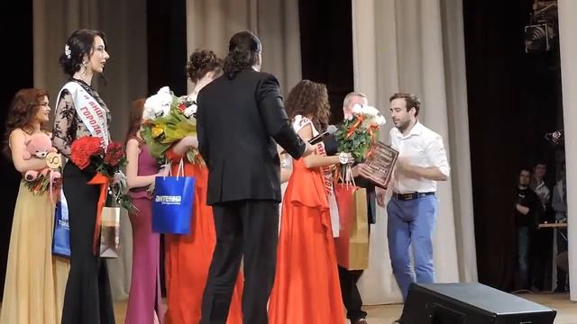 Вручение подарочного сертификата от салона-ателье «Анюта» на конкурсе «Мисс Предприятий г.Кирова» смотреть онлайн