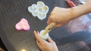 Шоколадные сердца, ангелочки, мишки! Молды.Выливаю фигуры из форм.