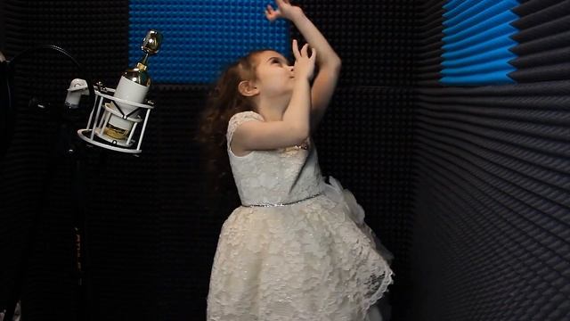 "А снег идет..." Юнона Мария смотреть онлайн