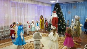 Детский садик "Семицветик" Новогодний утренник" группа "Радуга"