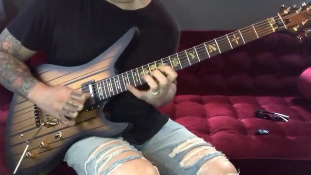 Synyster Gates working on pentatonic/blues lessons - 05.12.2018 смотреть онлайн