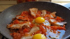 ЭТО МОГУТ ПРИГОТОВИТЬ ВСЕ /ОЧЕНЬ ВКУСНАЯ ЯИЧНИЦА С ПОМИДОРАМИ И БЕКОНОМ