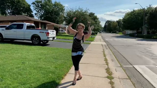 Peggy dancing to “Sunny Side of the Steeet” by Keely Smith смотреть онлайн