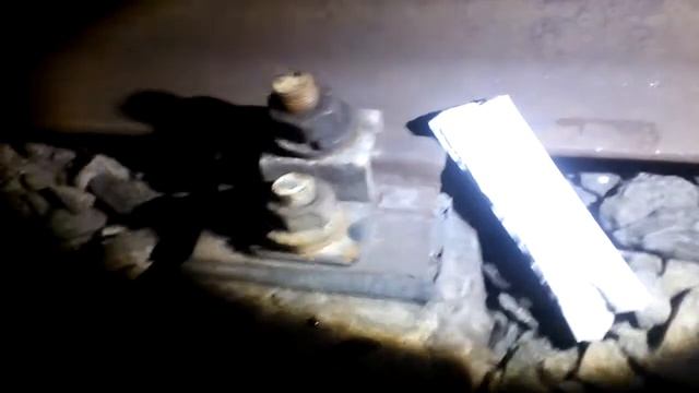 ПОЕЗД ПЕРЕЕХАЛ ПЛАСТИКОВУЮ ТРУБУ смотреть онлайн